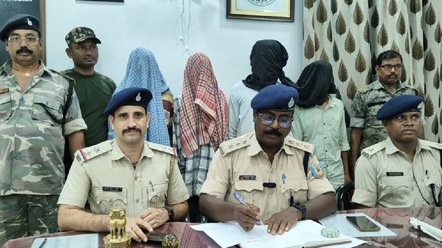 अवैध संबंध के शक में पति ने पत्नी की डंडों से पीटकर की हत्या, पुलिस ने 24 घंटे में तीन आरोपियों को भेजा जेल