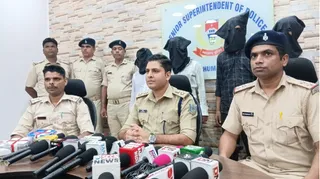सीसीटीवी फुटेज के आधार पर पुलिस ने मुख्य आरोपी बादल मोहंती की पहचान कर उसकी तलाश शुरू कर दी थी।