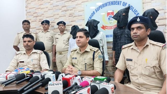 सीसीटीवी फुटेज से पकड़े गए स्नेचर: छिनतई की सोने की चेन खरीदने वाला सुनार भी गिरफ्तार, 40 हजार नकद जब्त