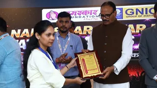 चुनार की सोनाली सिंह को उपमुख्यमंत्री ब्रजेश पाठक ने किया सम्मानित अंतरिक्ष जागरूकता में उत्कृष्ट कार्य।