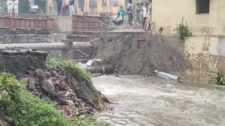 बारिश में बहा झिलिया पुल का डायवर्सन