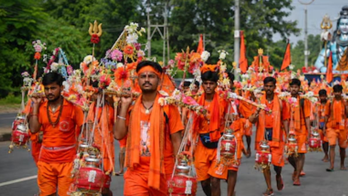 हरदोई में सावन भर नंगे पैर रहकर शिवभक्ति करते हैं श्रद्धालु, रक्षाबंधन के बाद ही पहनते हैं चप्पल

