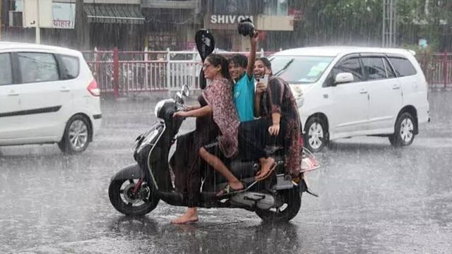 UP Weather: लखनऊ सहित 50 जिलों में भारी वर्षा का यलो अलर्ट, कई शहरों में गिर सकती है बिजली
