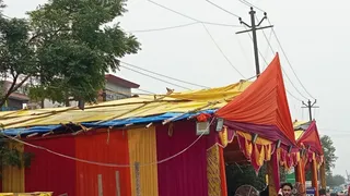हाईटेंशन लाइन के नीचे ही कांवड शिविर लगाकर शिवभक्तों की जान से खिलवाड़