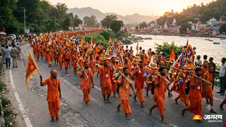 सावन में कांवड़ यात्रा: जानें क्यों लाखों भक्त करते हैं यह पवित्र यात्रा और इसका महत्व (Picture Credit: AI Generated)