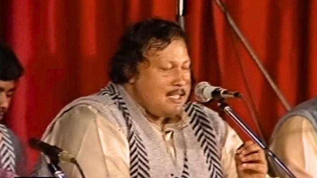 41 साल पहले आई Nusrat Fateh Ali Khan की ये कल्ट कव्वाली, अब कर रही जमकर ट्रेंड; सूफी गीत पर झूम रहे Gen Z
