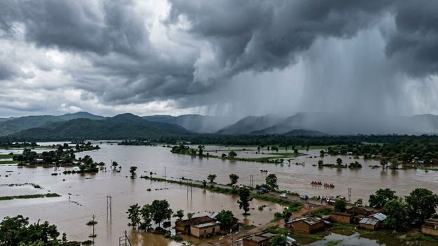 Odisha Weather : ओडिशा में बाढ़ के बाद अब भारी बारिश का खतरा, मयूरभंज-केंदुझर में 10 अगस्त तक के लिए अलर्ट