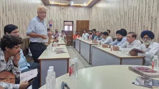 वाराणसी में 'केसर-ए-हिंद' हटाने की मांग, राजस्व अभिलेखों से मिटे गुलामी की निशानी।