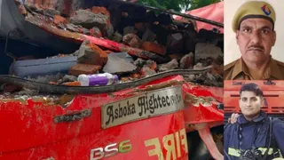 ग्रेटर नोएडा में आग बुझाते समय मलबे में दबने से दो फायर कर्मियों की मौत। फोटो: जागरण