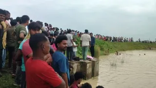 मरकट्टा गांव की महिलाओं ने तालाब में बच्चे के डूबने का किया था दावा; सूचना मिलते ही मौके पर पहुंची पुलिस व SDRF