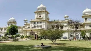 लखनऊ विश्वविद्यालय।