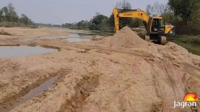 हापुड़ में अवैध खनन पर प्रशासन सख्त, बुलडोजर पकड़े जाने पर लगेगा पांच लाख का जुर्माना