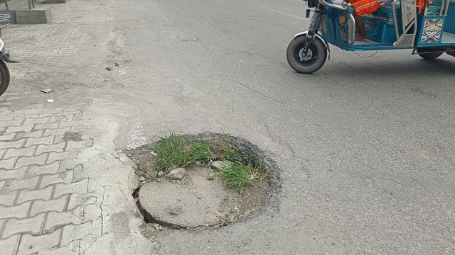 यमुनानगर में खुले सीवर और धंसी सड़कें बनीं हादसों का सबब, मानसून में बढ़ा जोखिम
