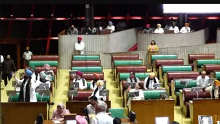 विधानसभा में नेता विपक्ष प्रताप सिंह बाजवा स्पीकर से कमेटी बनाने की मांग रखते हुए।