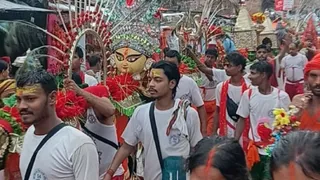 अजगैवीनाथ धाम: चांदी की प्रतिमाओं से सजा 54 फीट लंबा कांवड़; पटना सिटी के 200 श्रद्धालु बाबाधाम के लिए रवाना