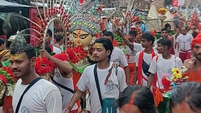 कांवड़ में विराजमान हैं मां दुर्गा, राधा-कृष्ण व गणेश-लक्ष्मी; 25 वर्षों से लगातार पटना के श्रद्धालु जा रहे बाबाधाम
