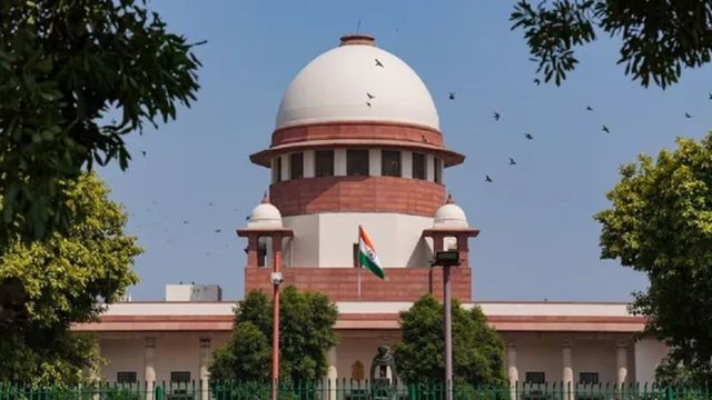 हापुड़ के 25 साल पुराने ट्रिपल मर्डर केस पर SC सख्त, तत्कालीन इंस्पेक्टर को 15 दिन में जवाब देने का अल्टीमेटम