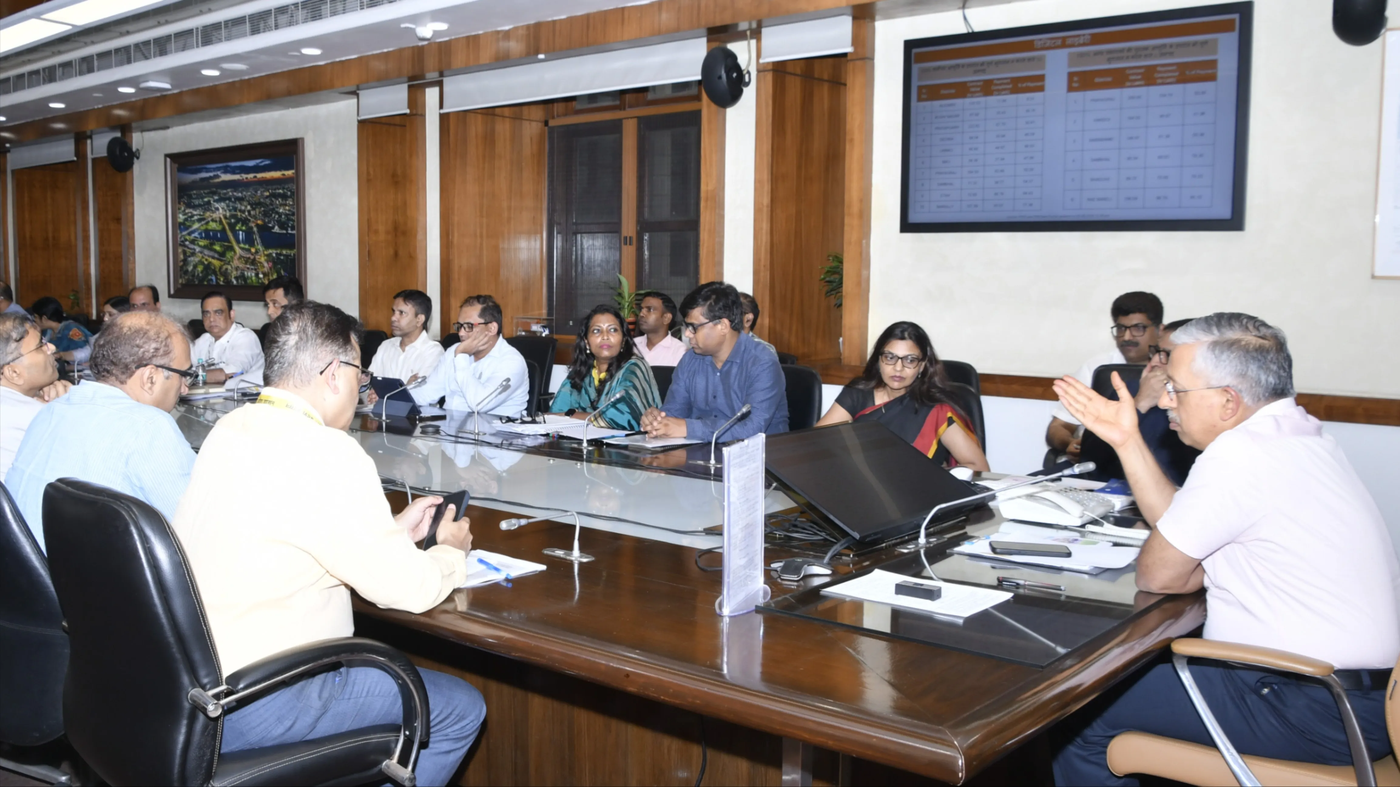 मुख्य सचिव ने की समीक्षा, हर घर तिरंगा अभियान में यूपी को नंबर वन बनाने का लक्ष्य