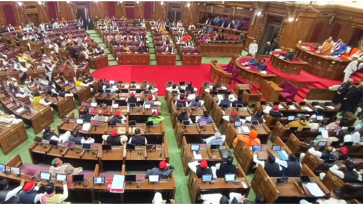 उच्च सदन में पेपर लीक पर सपा का जोरदार हंगामा, सरकार से जवाबदेही की मांग