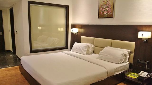 जम्मू-कश्मीर में बदल गए नियम, विदेशी मेहमानों की जानकारी छिपाना पड़ेगा महंगा; जुर्माना और जेल तक का प्रावधान