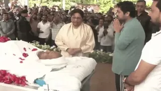 लखनऊ में बसपा प्रमुख मायावती ने पहुंचकर शोक संवेदना जताई।