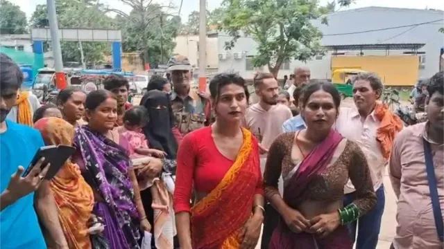 ट्रेन में पैदा हुआ बेटा, प्लेटफॉर्म पर बेटी; श्रमजीवी एक्सप्रेस में किन्नरों ने कराया महिला का प्रसव
