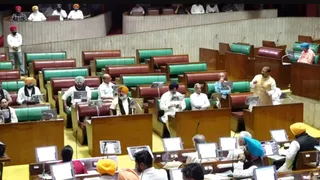 पंजाब विधानसभा में सत्र के दौरान विपक्ष के नेता अपनी बात रखते हुए।