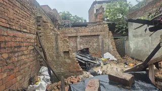 सहारनपुर के घोघरेकी गांव में ढहा मकान।
