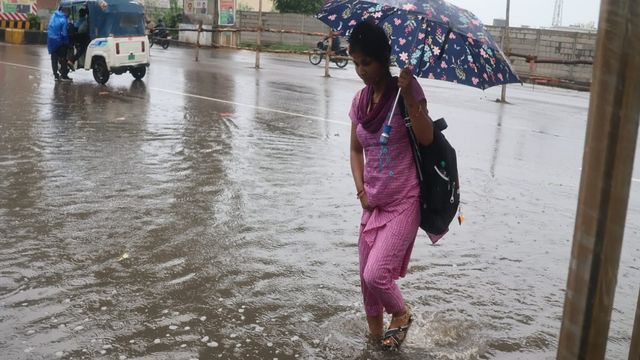 झमाझम बारिश के बीच मेरठ से प्रयागराज तक के लिए IMD ने जारी किया ऑरेंज अलर्ट, कल के मौसम के बारे में भी बताया