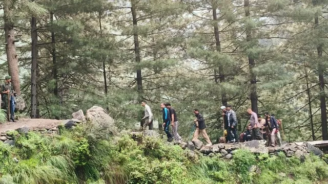 मणिमहेश यात्रा रास्ते पर अब भी खतरे के निशान, संकरे रास्ते, भूस्खलन और दलदल देख भड़के DC; अफसरों को 15 दिन का अल्टीमेटम