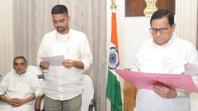 बिहार के मंत्री दीपक प्रकाश बने MLC: 2027 तक रहेगा कार्यकाल, पिता उपेंद्र की मौजूदगी में ली शपथ