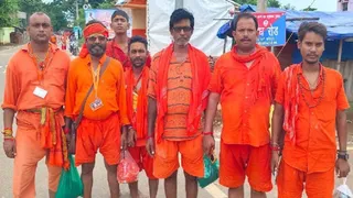 यूपी के अयोध्या से बाबा बासुकीनाथ पूजा करने आए श्रद्धालु। (फोटो जागरण)