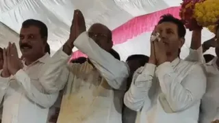 कांग्रेस की धन्यवाद सभा में उमंग सिंघार, घनश्याम सिंह व जीतू पटवारी।