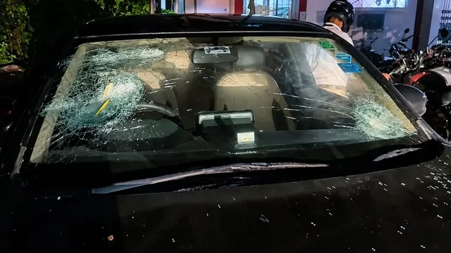 बिहार में शिक्षा विभाग के DPO पर जानलेवा हमला, कार रोककर हॉकी-डंडों से पीटा; 3 घायल
