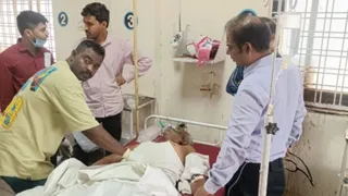 अस्पताल में उपचाररत सरपंच।