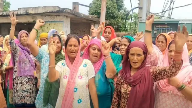 गरीबों को तंग करना बंद करे बिजली विभाग... जम्मू में स्मार्ट मीटर के खिलाफ फूटा गुस्सा, लोगों ने कर्मियों को खदेड़ा
