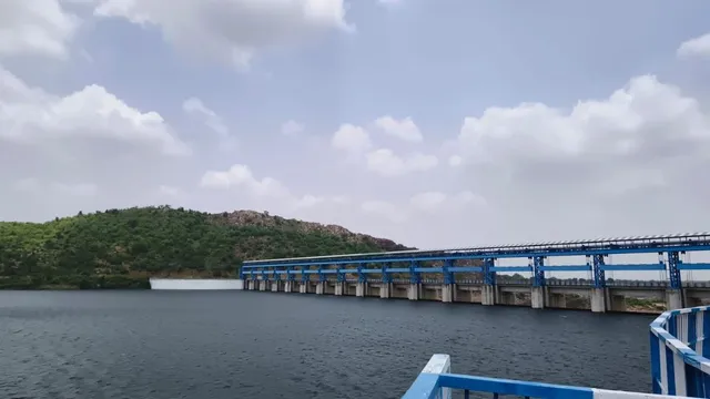 महोबा: लहचूरा बांध से छोड़ा गया 1500 क्यूसेक पानी, बांधों का जलस्तर बढ़ा; किसानों के खिले चेहरे
