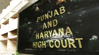 हत्या के दो दोषियों की सजा पर रोक, एक माह तक मरीजों की सेवा करने का आदेश।