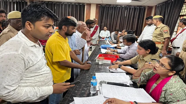 मुख्यमंत्री योगी के लोगों को न्याय दिलाने के प्रयास को विफल कर रही है प्रशासनिक मशीनरी, उठी मांग - 'नोटिस नहीं कार्रवाई हो'