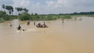 दर्जनों गांवों का शहर से संपर्क टूटा
