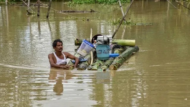 असम बाढ़ पीड़ितों की मदद को आगे आए डिप्लोमा इंजीनियर, 1000 विस्थापित परिवारों को बनाकर देंगे मकान
