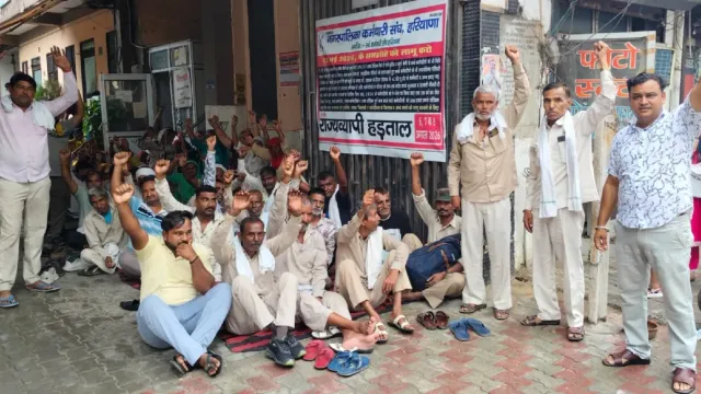 बहादुरगढ़: बिजली कर्मचारियों का प्रदर्शन चौथे दिन भी जारी, 11 से 13 अगस्त तक पूरे हरियाणा में हड़ताल का ऐलान