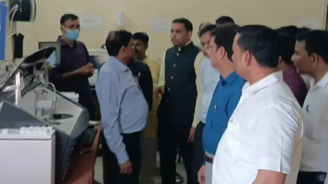 आजमगढ़ के पल्हनी सीएचसी में अत्याधुनिक लैब शुरू, अब गांव में ही होंगी जरूरी जांचें
