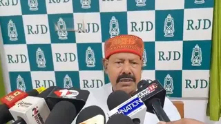 पत्रकारों से बात करते भाई वीरेंद्र। वीडियो ग्रैब