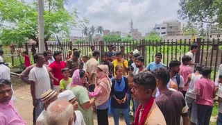 नाथनगर रेलवे स्टेशन के प्लेटफॉर्म नंबर एक पर दिनदहाड़े किशोरी से छेड़खानी व जबरन अगवा करने की कोशिश
