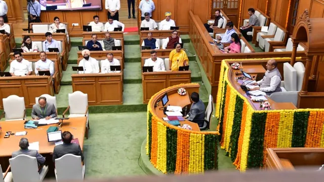 दिल्ली में B&B योजना खत्म, विधानसभा में लक्ष्मी योजना पर चर्चा के बीच AAP ने क्यों किया वॉकआउट?