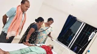 अस्पताल में इलाजरत महिला। जागरण