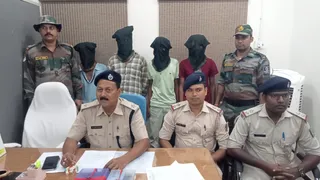 जामताड़ा में आंगनबाड़ी केंद्र से साइबर ठगी का अड्डा ध्वस्त, चार गिरफ्तार