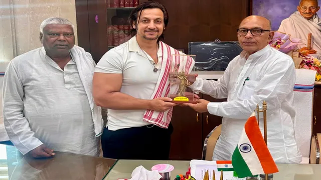 अभिनेता जावेद पठान ने झारखंड विधानसभा अध्यक्ष से की मुलाकात, फिल्म सिटी पर हुई अहम चर्चा