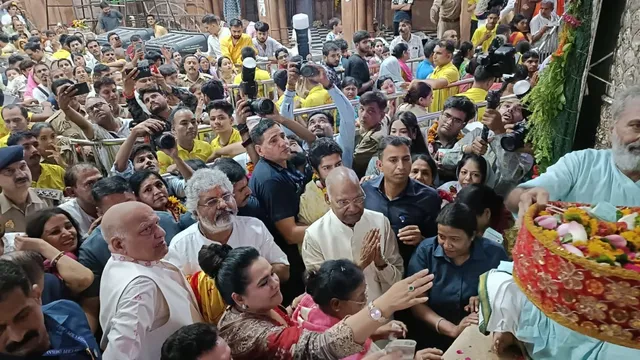 फूलबंगला में विराजे गोविंद को देखते रह गए पूर्व राष्ट्रपति कोविंद, वृंदावन में बांकेबिहारी का लिया आशीर्वाद